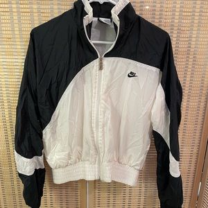 Vintage Nike windbreaker cropped jacket.